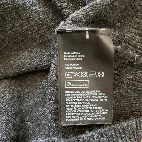 H&M Pearl Sweater - Picture 4 of 5